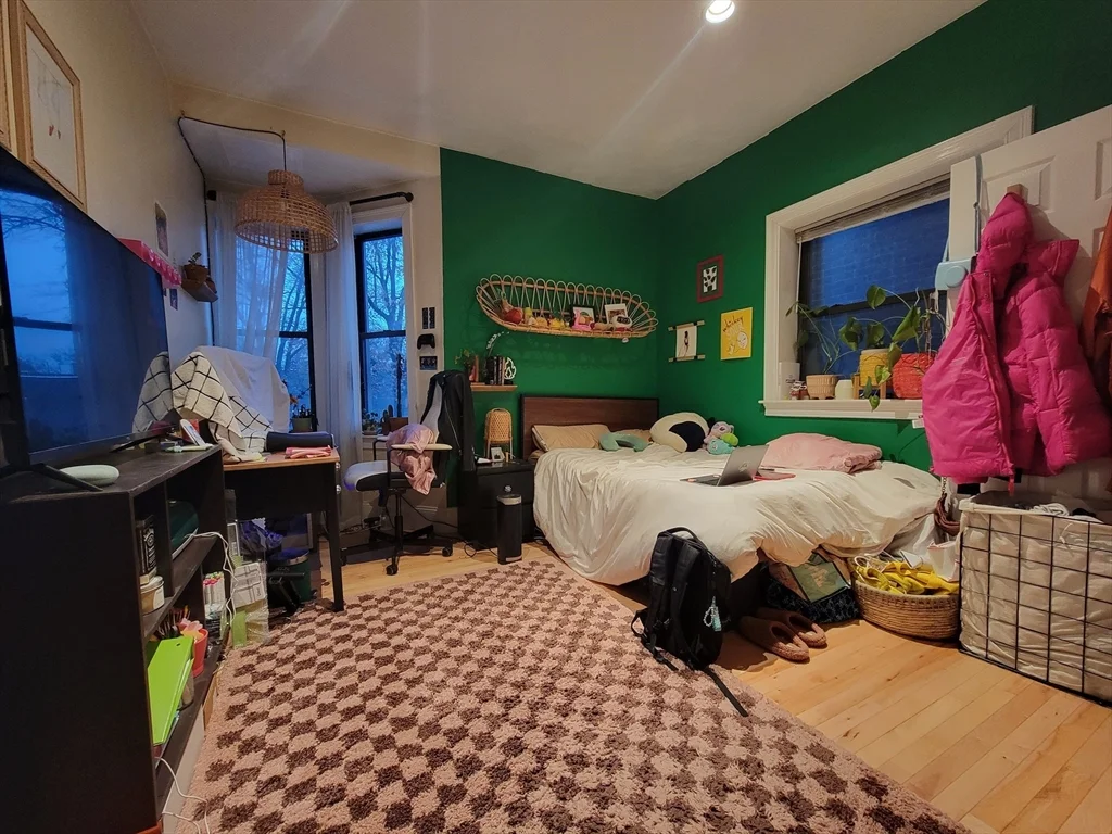 4 bed, 2 bath apartment for rent at 1203 Beacon St Unit 2, Brookline — photo 3 of 8