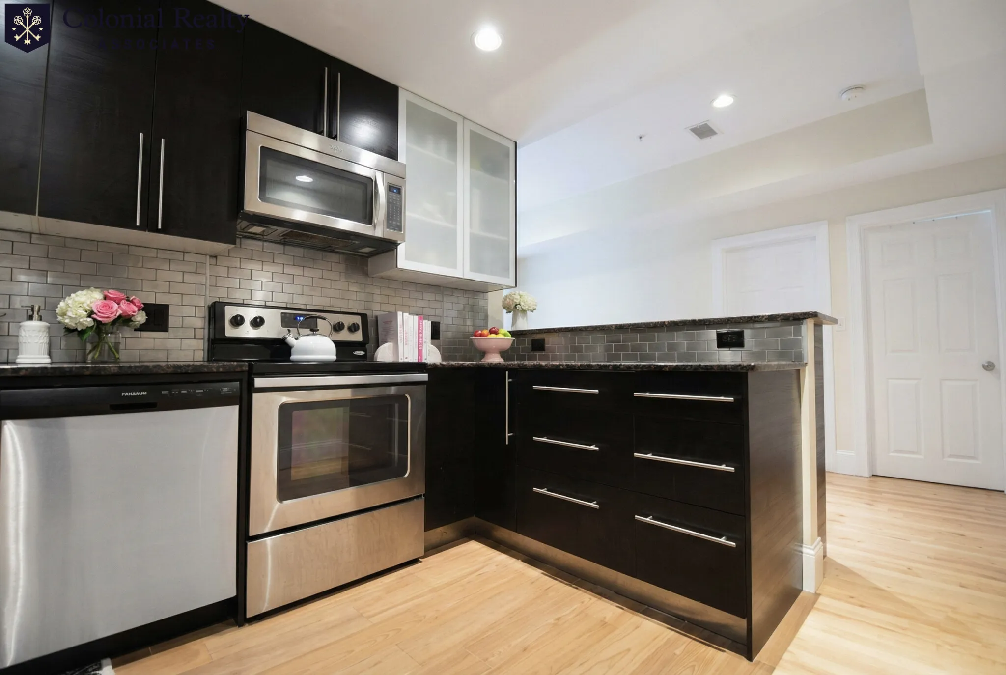 4 bed, 2 bath apartment for rent at 1203 Beacon St Unit 3, Brookline — photo 5 of 10