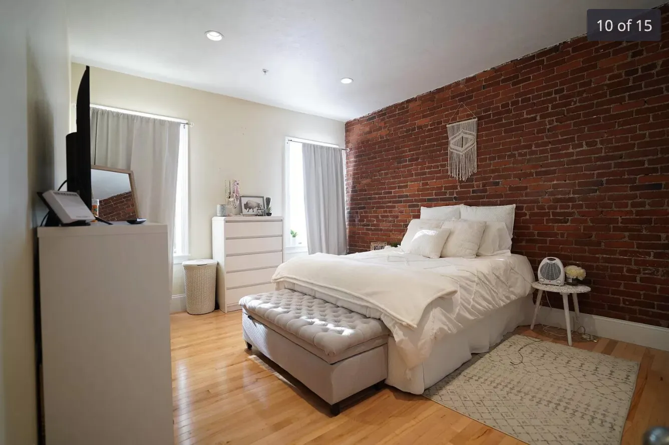 4 bed, 2 bath apartment for rent at 1203 Beacon St Unit 8, Brookline — photo 11 of 15