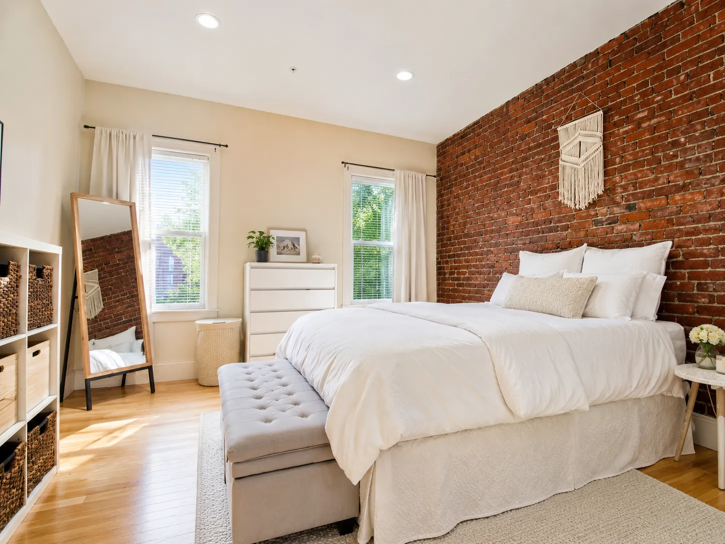 4 bed, 2 bath apartment for rent at 1203 Beacon St Unit Two, Brookline