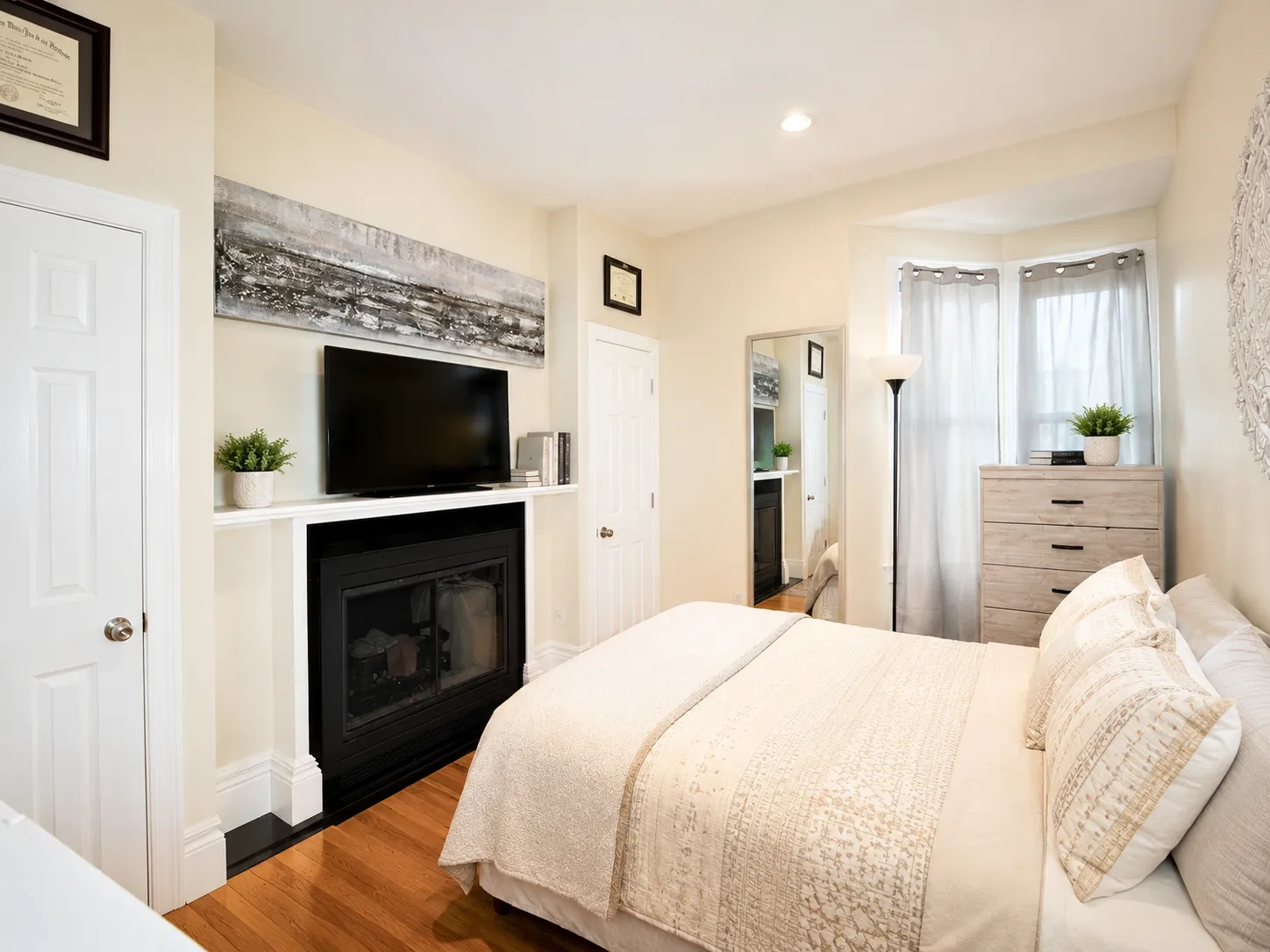 4 bed, 2 bath apartment for rent at 1203 Beacon St Unit Two, Brookline — photo 6 of 23