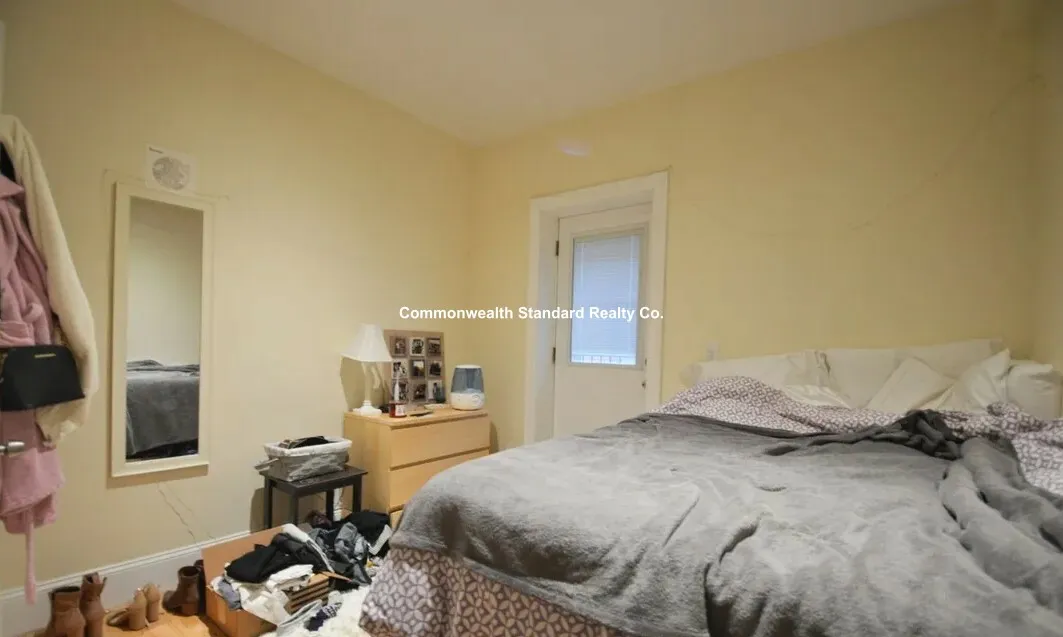4 bed, 2 bath apartment for rent at 1203 Beacon St Unit Two, Brookline — photo 16 of 23