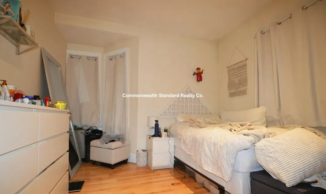 4 bed, 2 bath apartment for rent at 1203 Beacon St Unit Two, Brookline — photo 15 of 23
