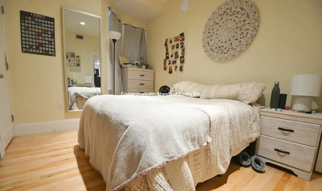 4 bed, 2 bath apartment for rent at 1203 Beacon St Unit Two, Brookline — photo 17 of 23