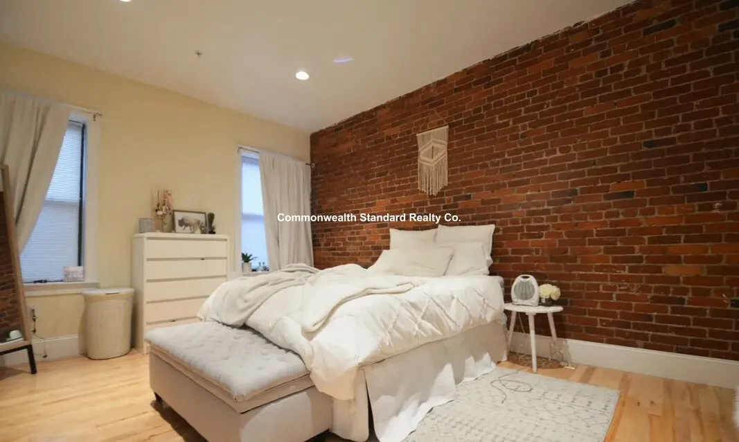 4 bed, 2 bath apartment for rent at 1203 Beacon St Unit Two, Brookline — photo 20 of 23