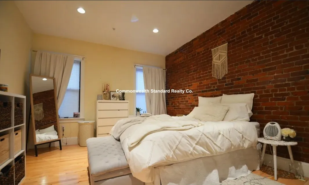 4 bed, 2 bath apartment for rent at 1203 Beacon St Unit Two, Brookline — photo 18 of 23