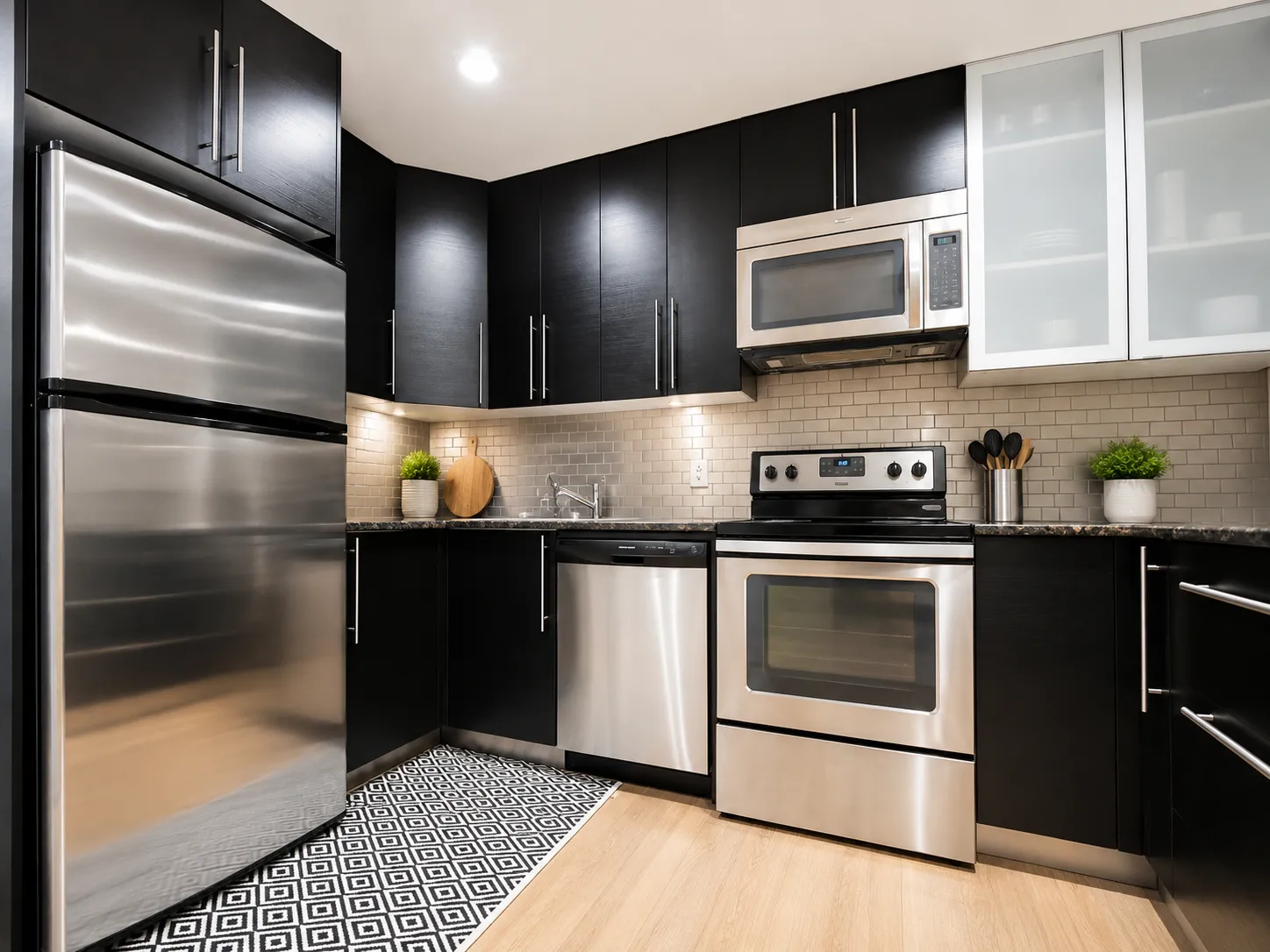 4 bed, 2 bath apartment for rent at 1203 Beacon St Unit Two, Brookline — photo 10 of 23