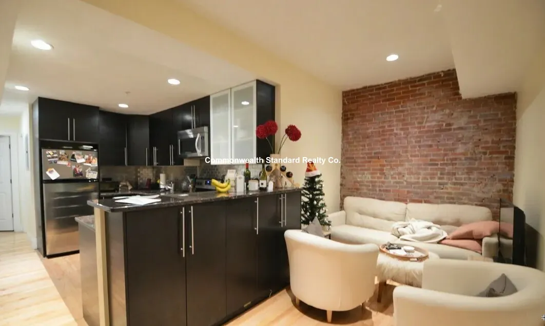 4 bed, 2 bath apartment for rent at 1203 Beacon St Unit Two, Brookline — photo 21 of 23