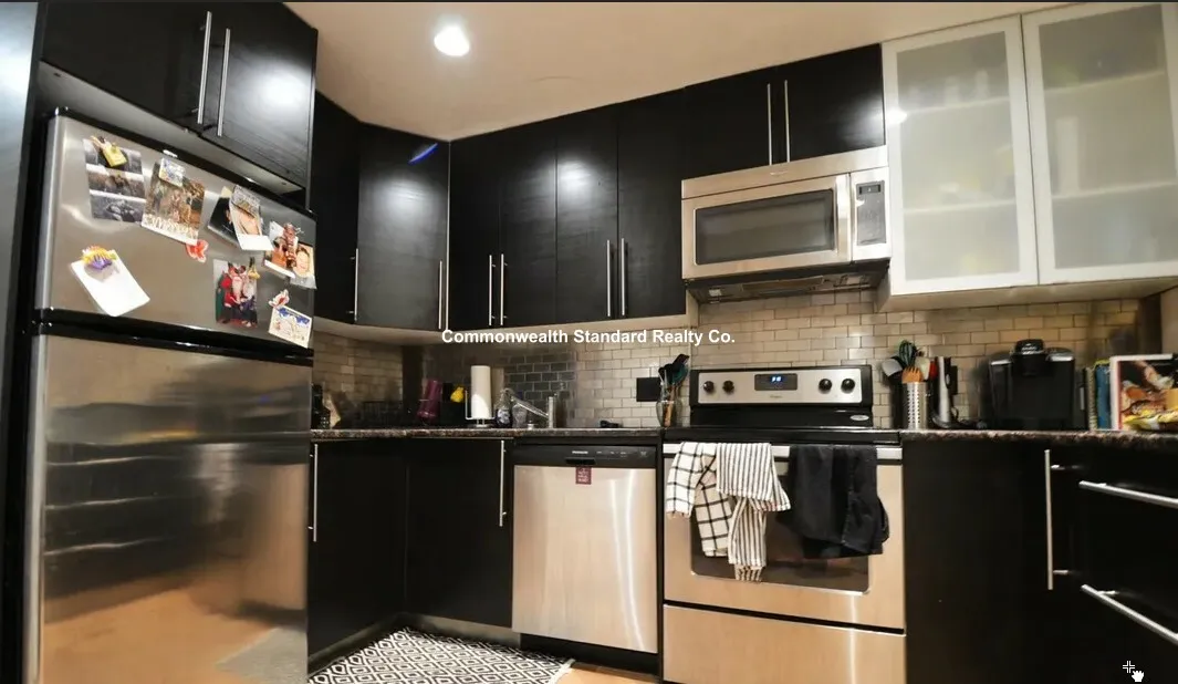 4 bed, 2 bath apartment for rent at 1203 Beacon St Unit Two, Brookline — photo 11 of 23