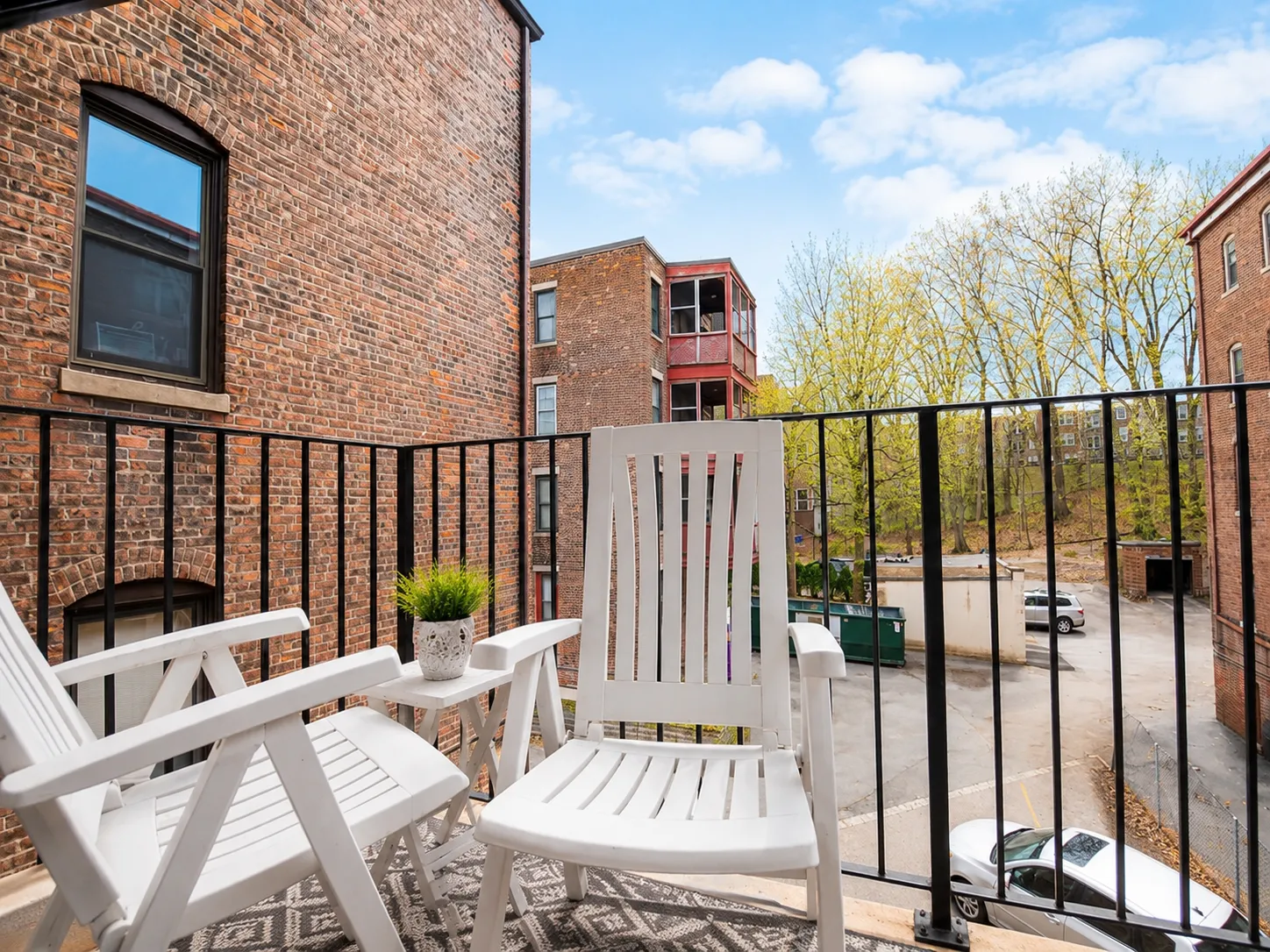 4 bed, 2 bath apartment for rent at 1203 Beacon St Unit Two, Brookline — photo 4 of 23
