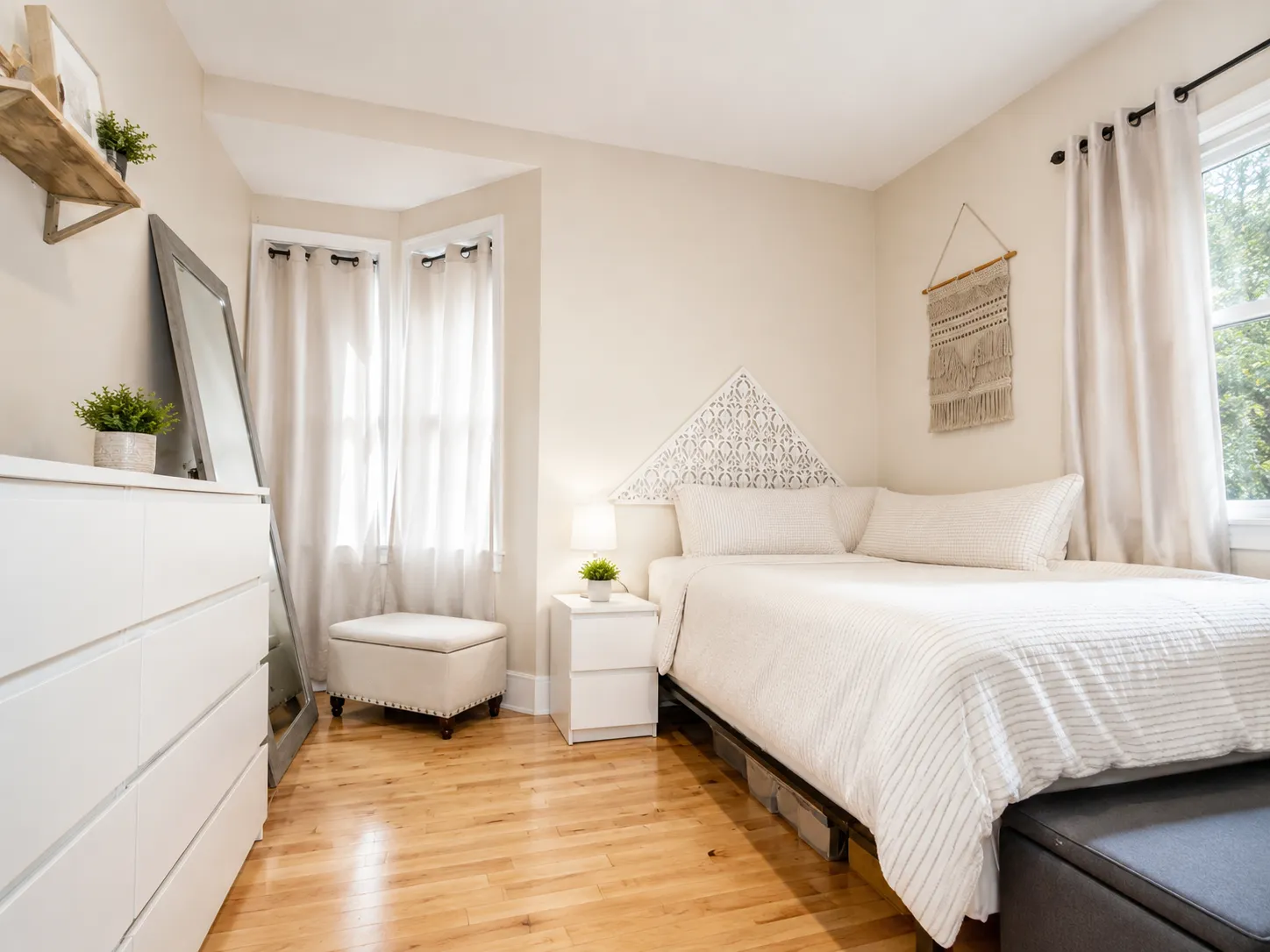 4 bed, 2 bath apartment for rent at 1203 Beacon St Unit Two, Brookline — photo 5 of 23