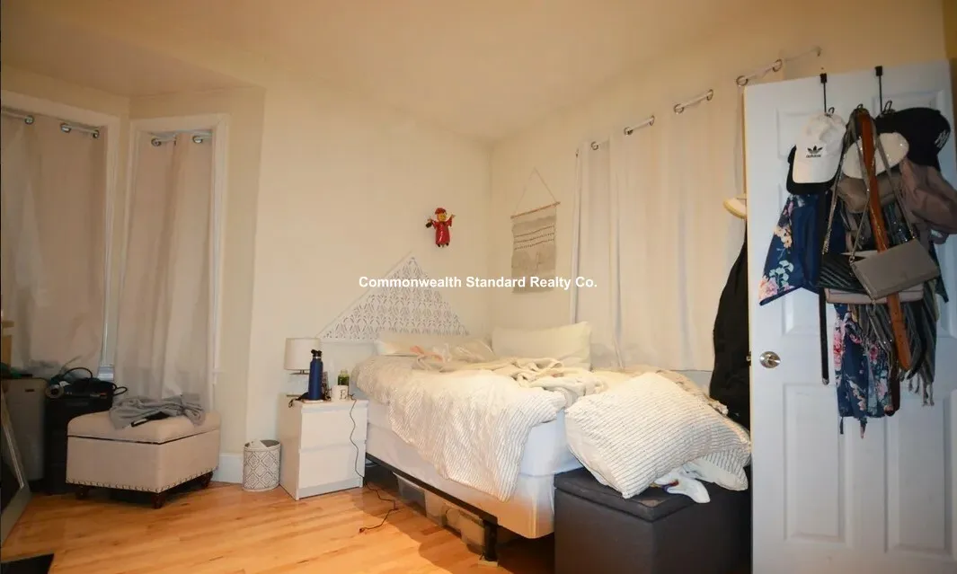 4 bed, 2 bath apartment for rent at 1203 Beacon St Unit Two, Brookline — photo 14 of 23