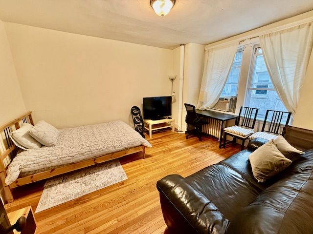 Studio bed, 1 bath apartment for rent at 1203 Boylston St Unit 26, Fenway — photo 1 of 11