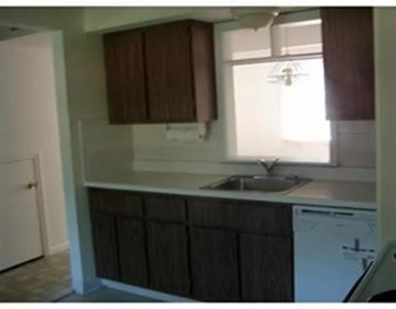 2 bed, 1 bath apartment for rent at 1203 Windsor Unit 1203, Framingham — photo 6 of 24