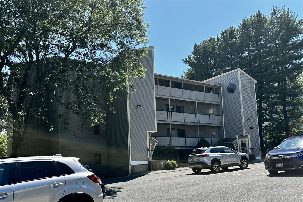 2 bed, 1 bath apartment for rent at 1205 Grafton St Unit B18, Broadmeadow Brook — photo 3 of 39