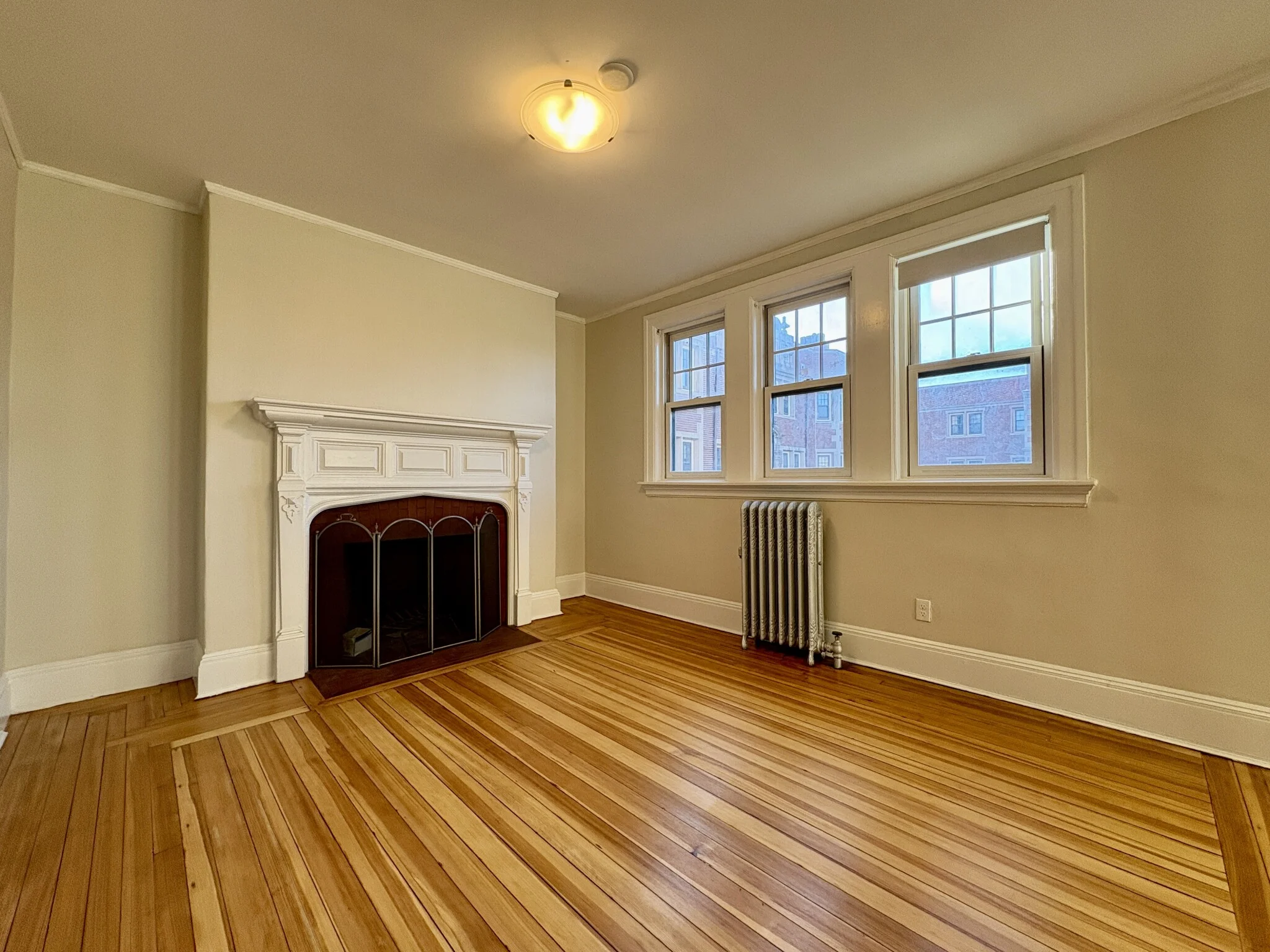 3 bed, 1 bath apartment for rent at 1209 Beacon St Unit 6, Coolidge Corner — photo 3 of 12
