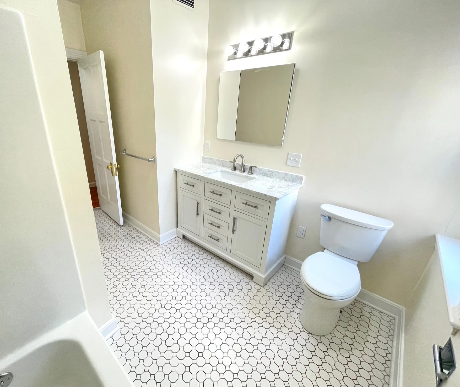 3 bed, 1 bath apartment for rent at 1209 Beacon St Unit 6, Coolidge Corner — photo 5 of 12