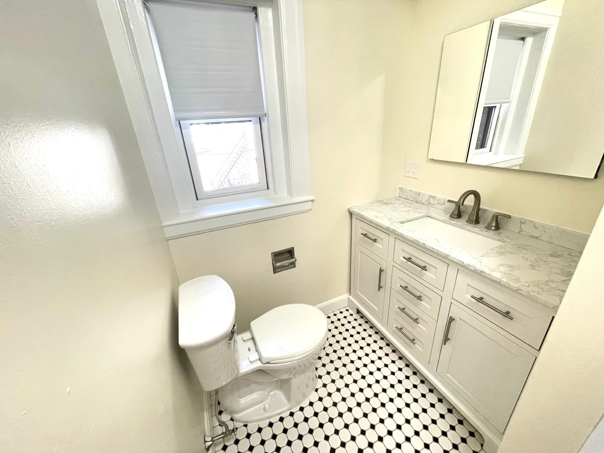 3 bed, 1 bath apartment for rent at 1209 Beacon St Unit 6, Coolidge Corner — photo 4 of 12