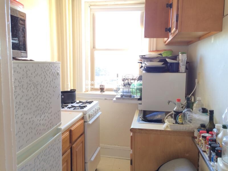 Studio bed, 1 bath apartment for rent at 1209 Boylston St Unit 42, Fenway — photo 3 of 8