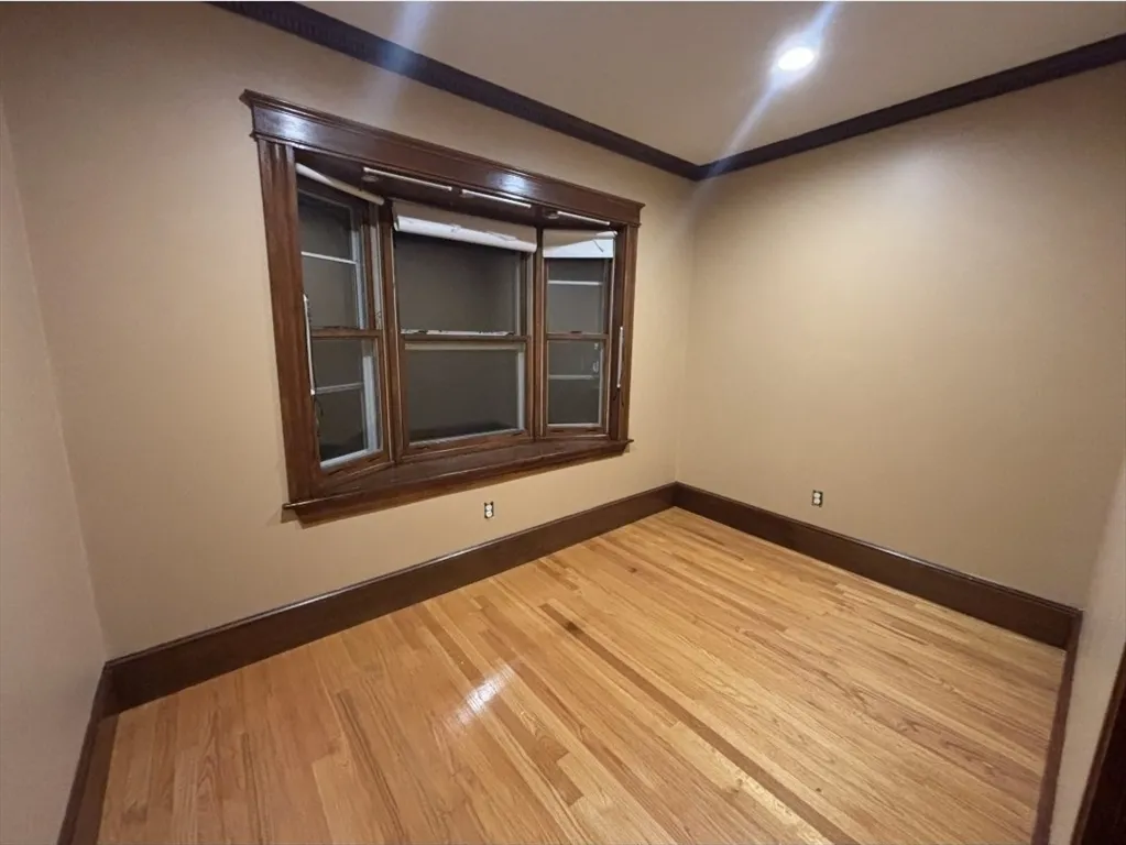 4 bed, 1 bath apartment for rent at 121-123 Willow St Unit 2, West Roxbury — photo 7 of 8