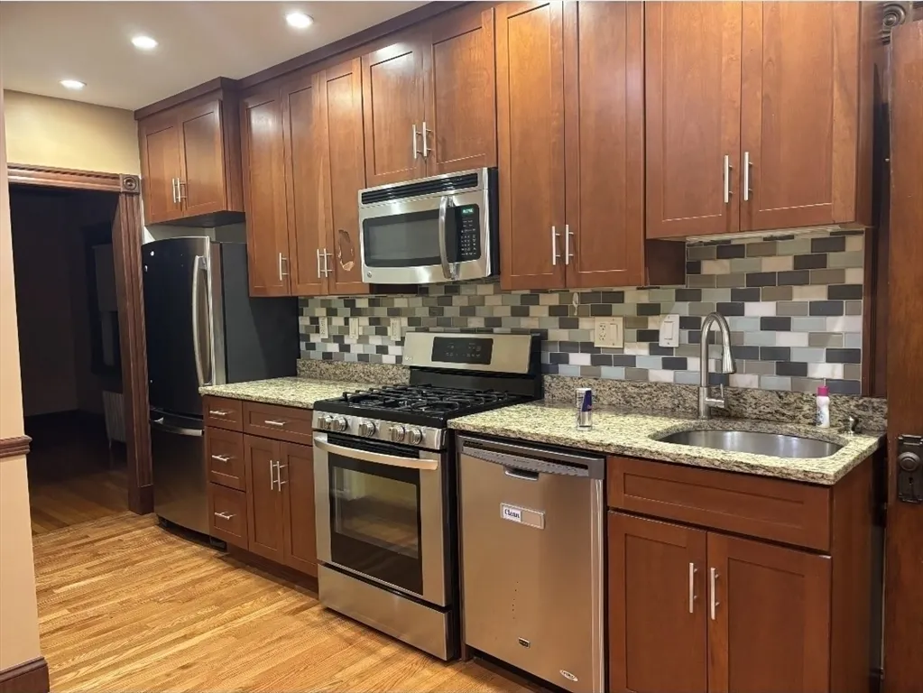 4 bed, 1 bath apartment for rent at 121-123 Willow St Unit 2, West Roxbury — photo 3 of 8