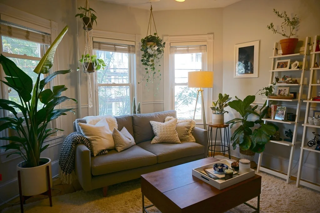 2 bed, 1 bath apartment for rent at 121 Albion St Unit 2, Spring Hill