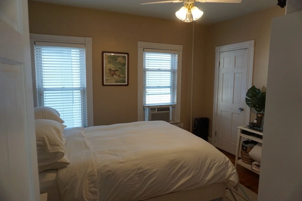 2 bed, 1 bath apartment for rent at 121 Albion St Unit 2, Spring Hill — photo 5 of 11
