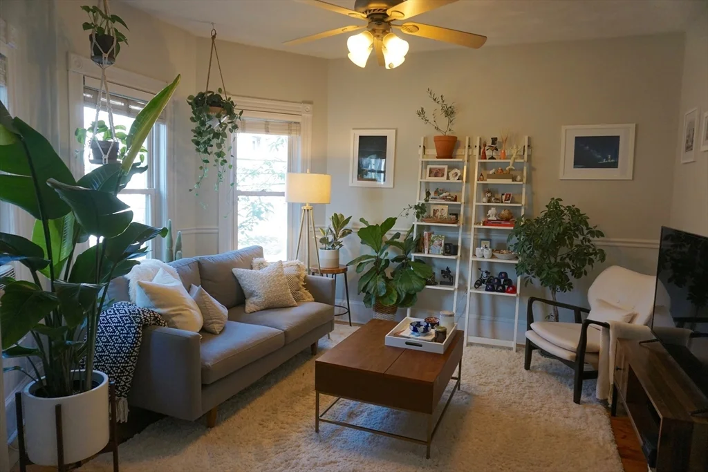 2 bed, 1 bath apartment for rent at 121 Albion St Unit 2, Spring Hill — photo 2 of 11