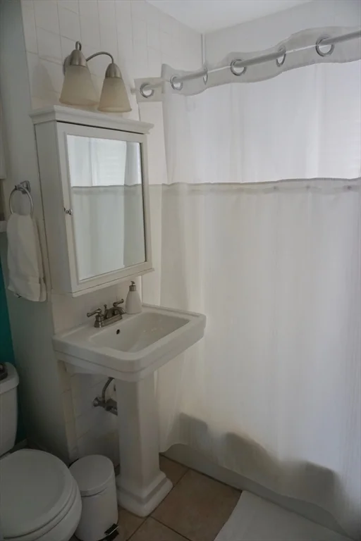 2 bed, 1 bath apartment for rent at 121 Albion St Unit 2, Spring Hill — photo 8 of 11