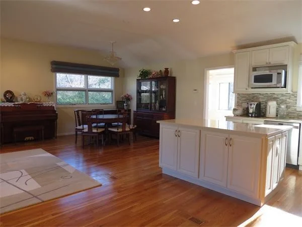 3 bed, 2 bath apartment for rent at 121 Andrew St Unit 0, Newton Highlands — photo 4 of 11