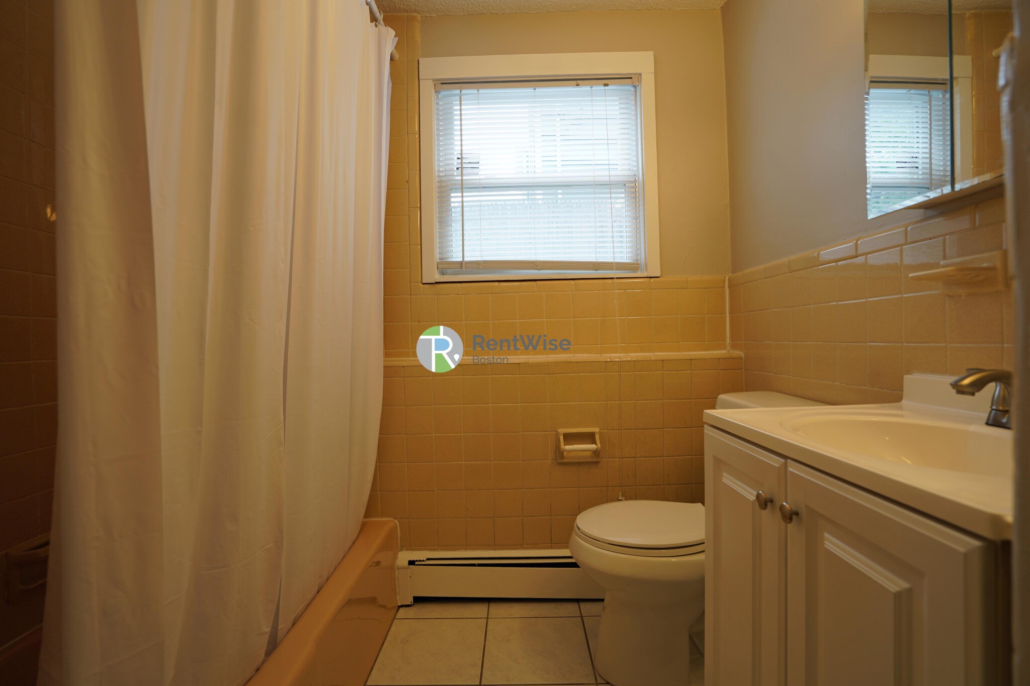 Studio bed, 1 bath apartment for rent at 121 Ash St Unit 1, South Side — photo 5 of 13