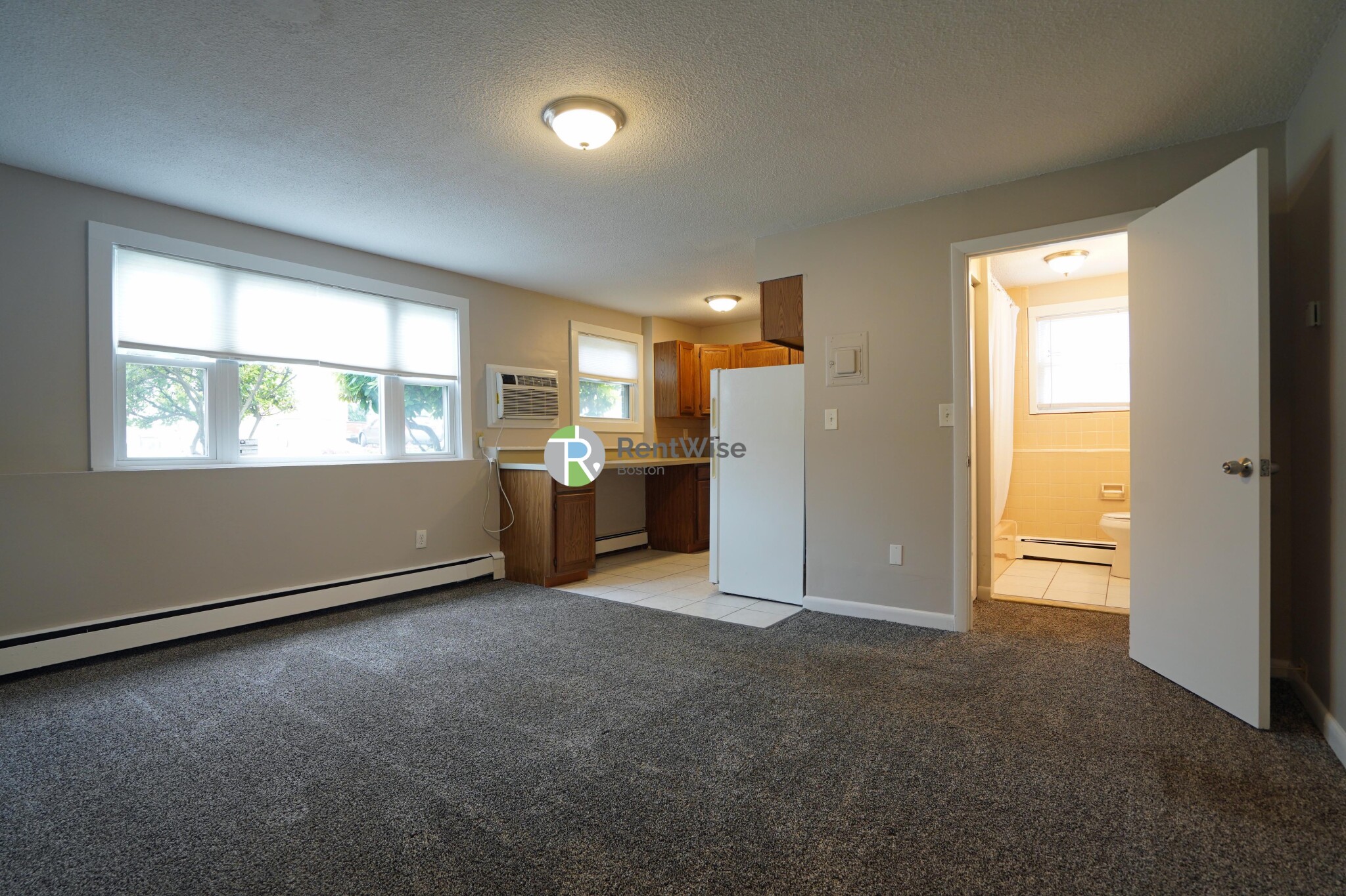 Studio bed, 1 bath apartment for rent at 121 Ash St Unit 1, South Side