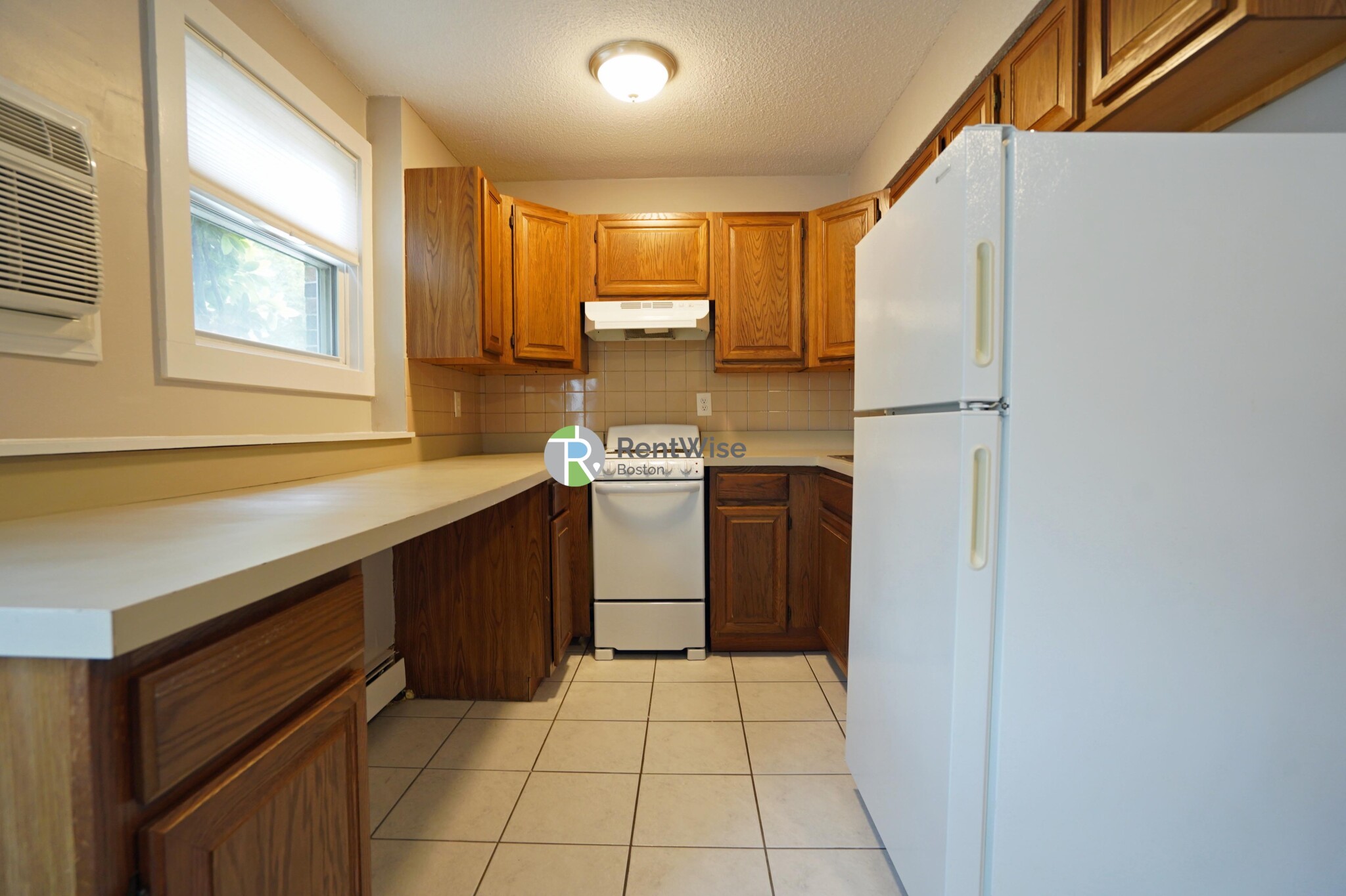 Studio bed, 1 bath apartment for rent at 121 Ash St Unit 1, South Side — photo 7 of 13