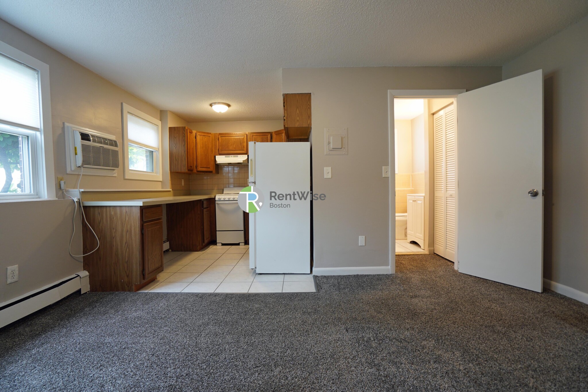 Studio bed, 1 bath apartment for rent at 121 Ash St Unit 1, South Side — photo 2 of 13