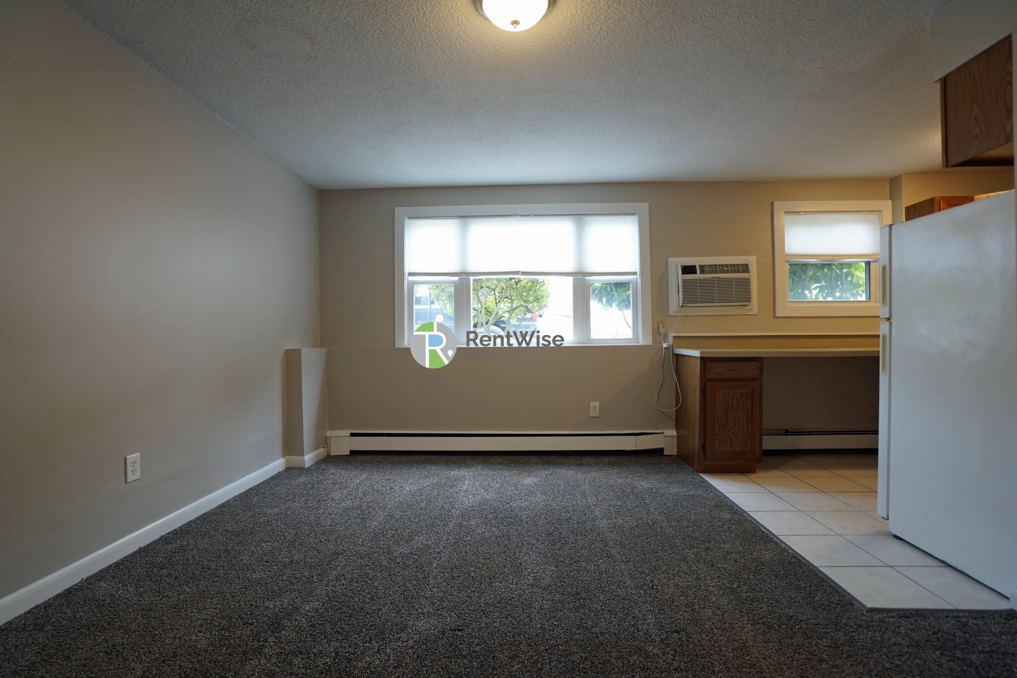 Studio bed, 1 bath apartment for rent at 121 Ash St Unit 1, South Side — photo 4 of 13