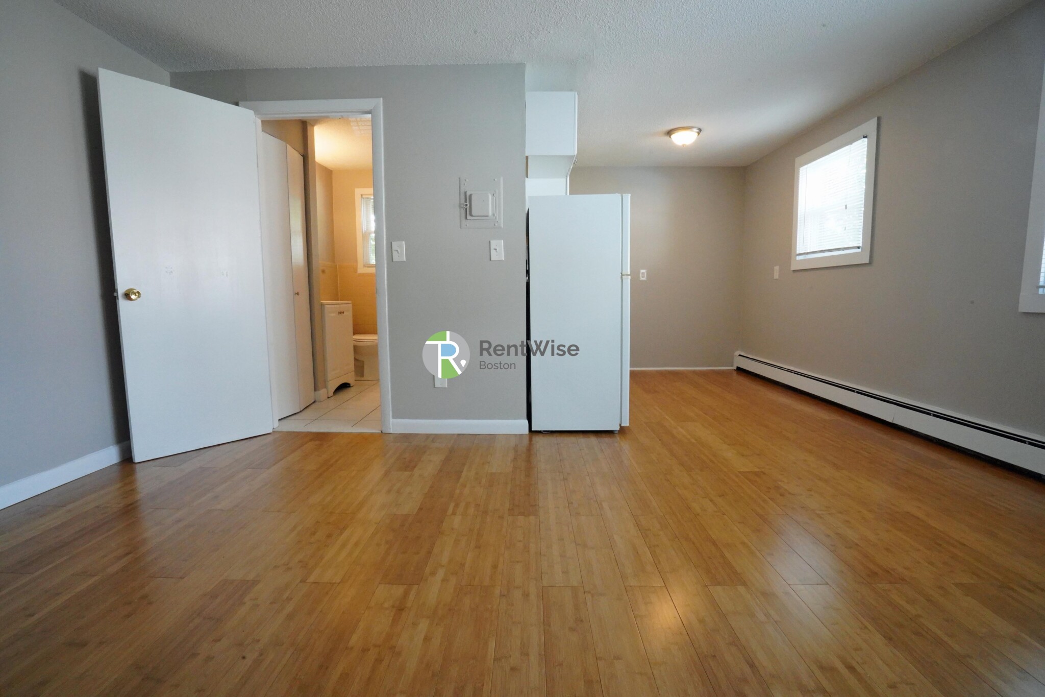 1 bed, 1 bath apartment for rent at 121 Ash St Unit 5, South Side — photo 2 of 12