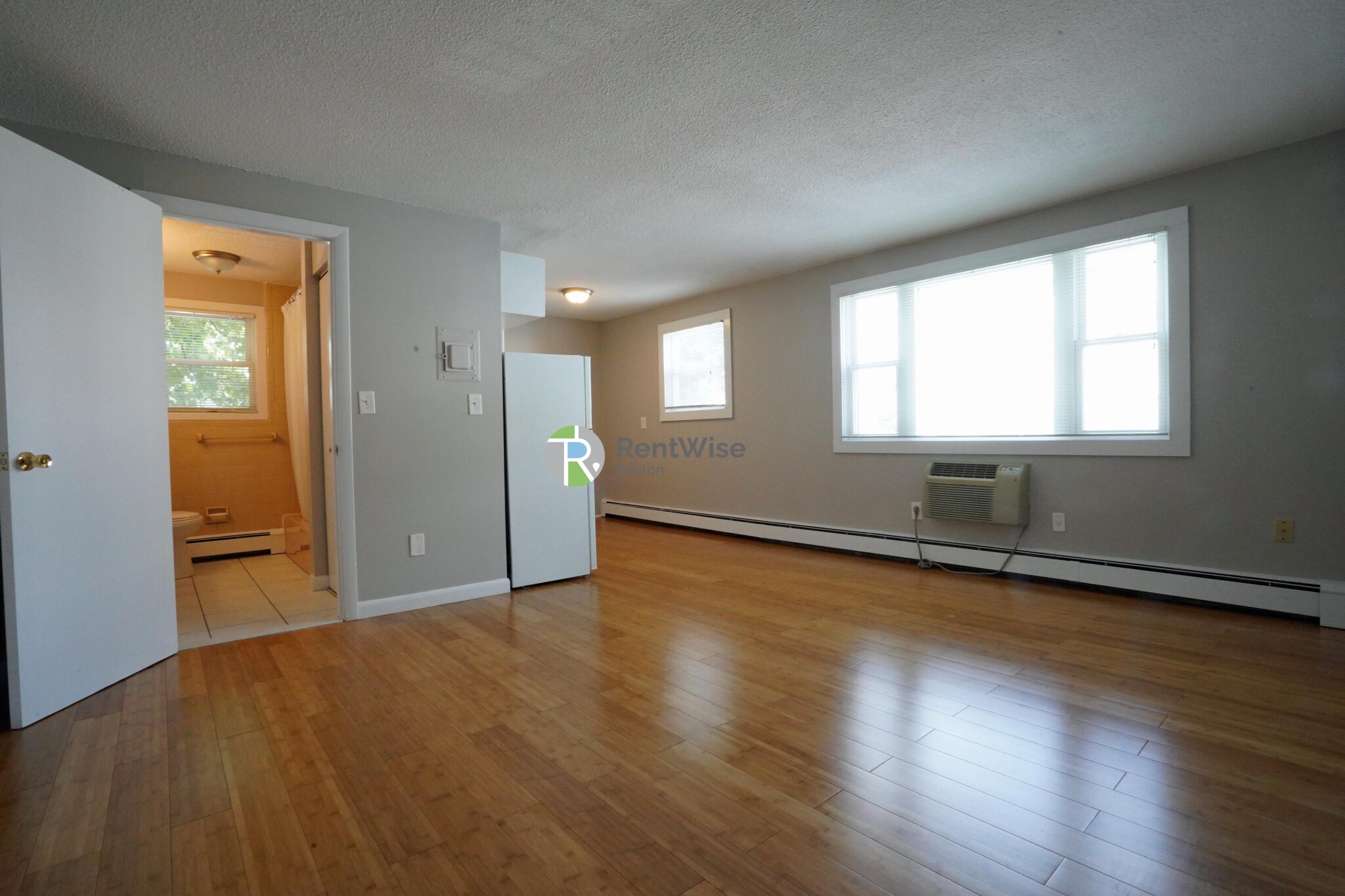 1 bed, 1 bath apartment for rent at 121 Ash St Unit 5, South Side — photo 1 of 12