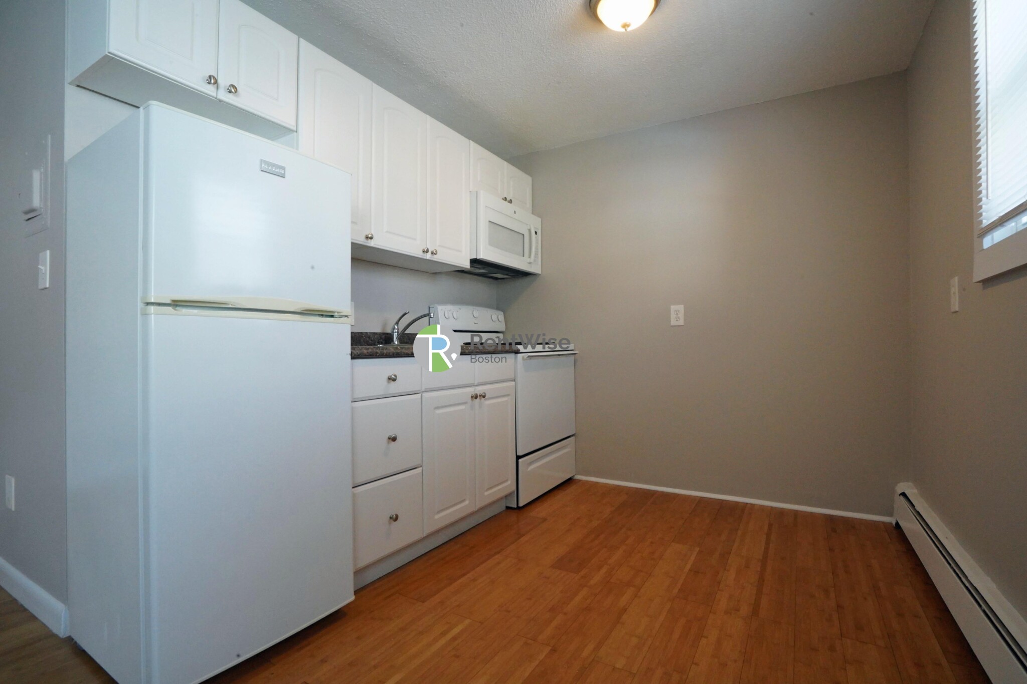 1 bed, 1 bath apartment for rent at 121 Ash St Unit 5, South Side — photo 5 of 12