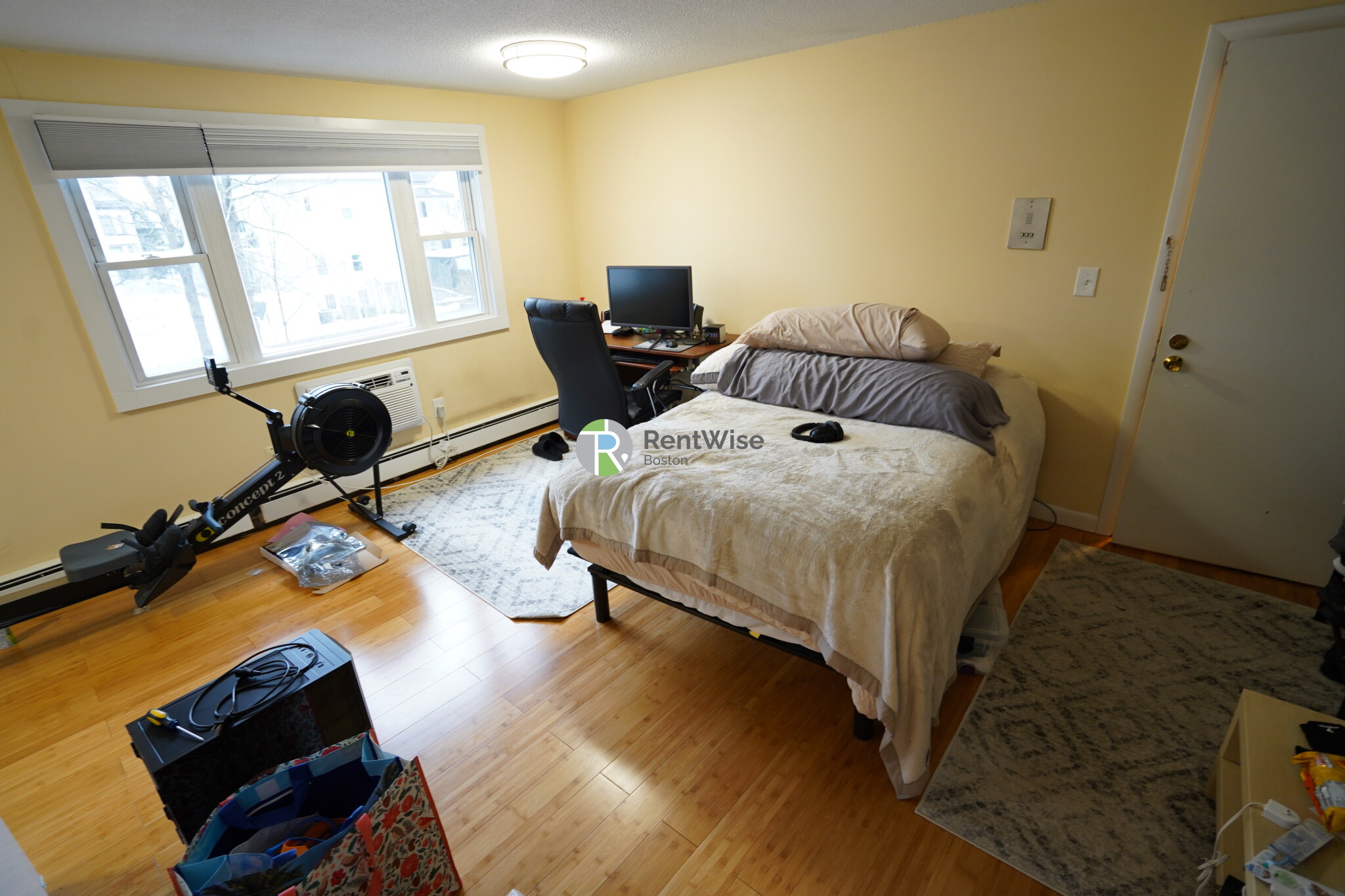 Studio bed, 1 bath apartment for rent at 121 Ash St Unit 8, South Side — photo 2 of 6