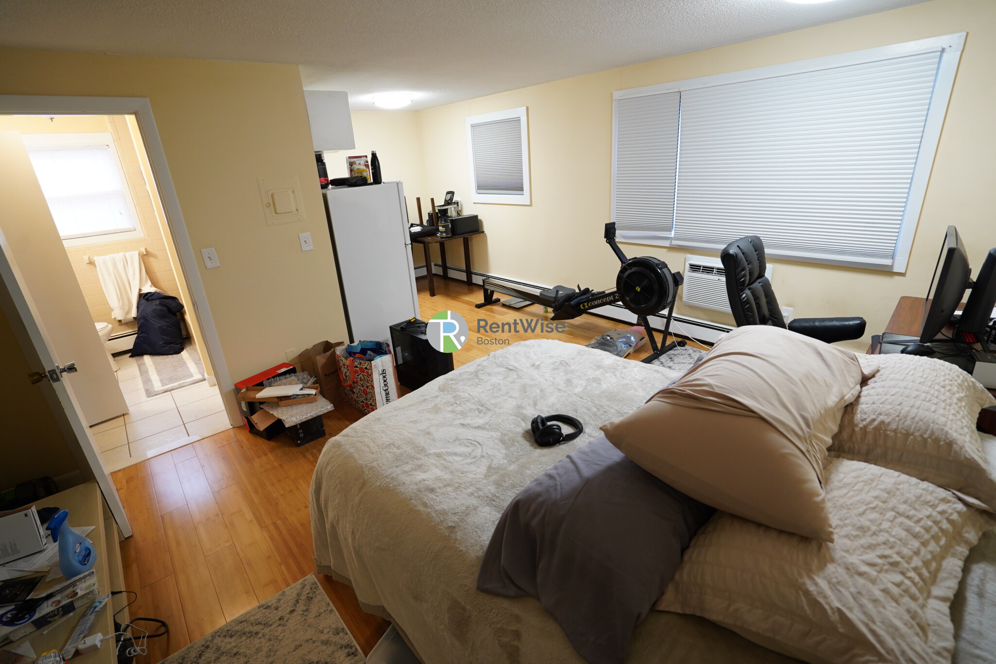 Studio bed, 1 bath apartment for rent at 121 Ash St Unit 8, South Side