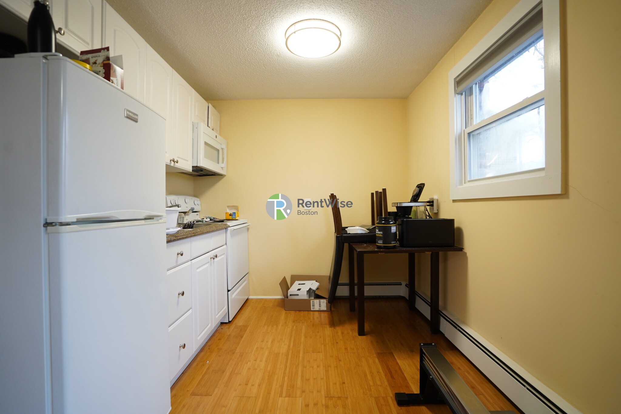 Studio bed, 1 bath apartment for rent at 121 Ash St Unit 8, South Side — photo 4 of 6