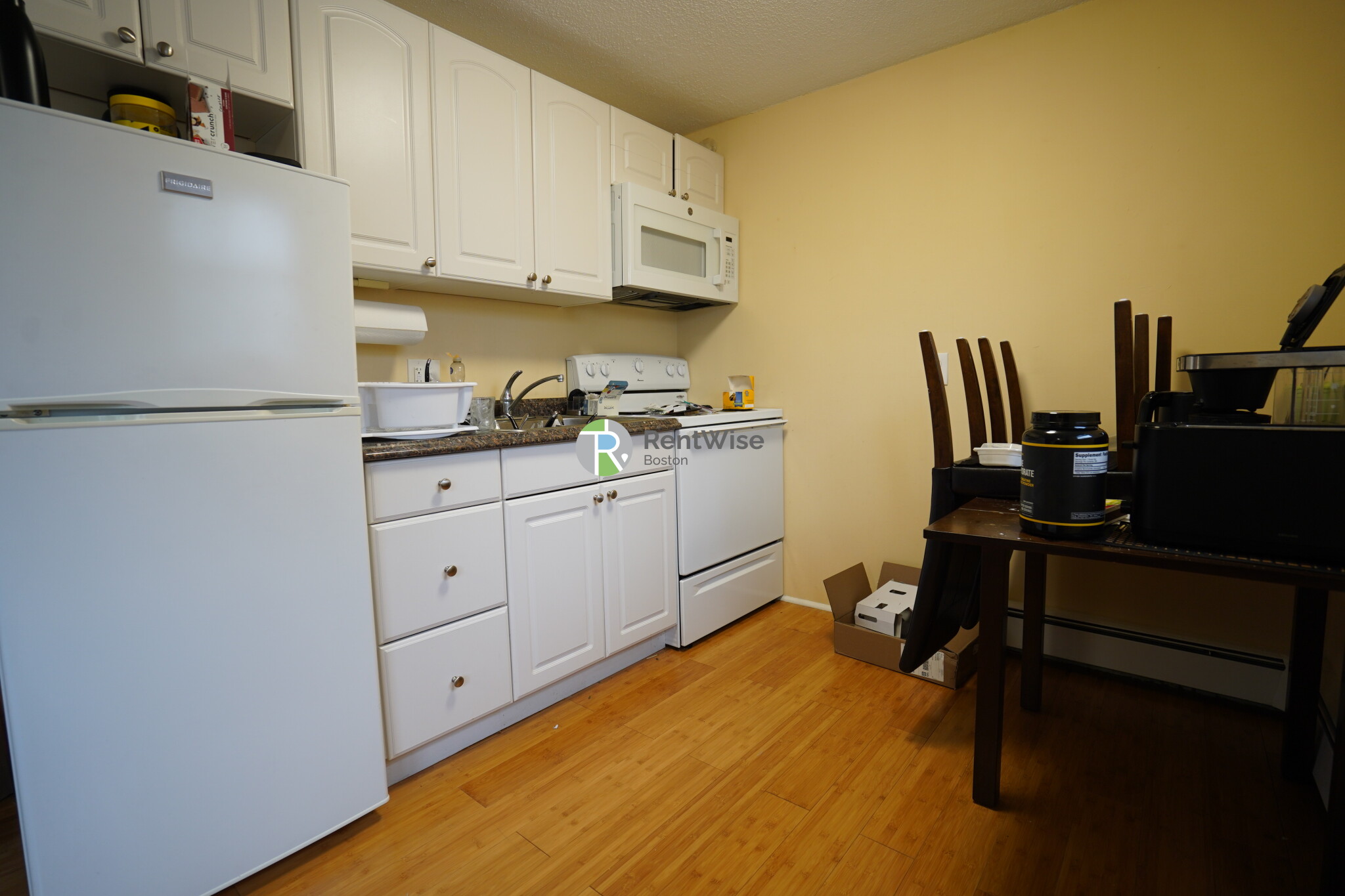 Studio bed, 1 bath apartment for rent at 121 Ash St Unit 8, South Side — photo 5 of 6