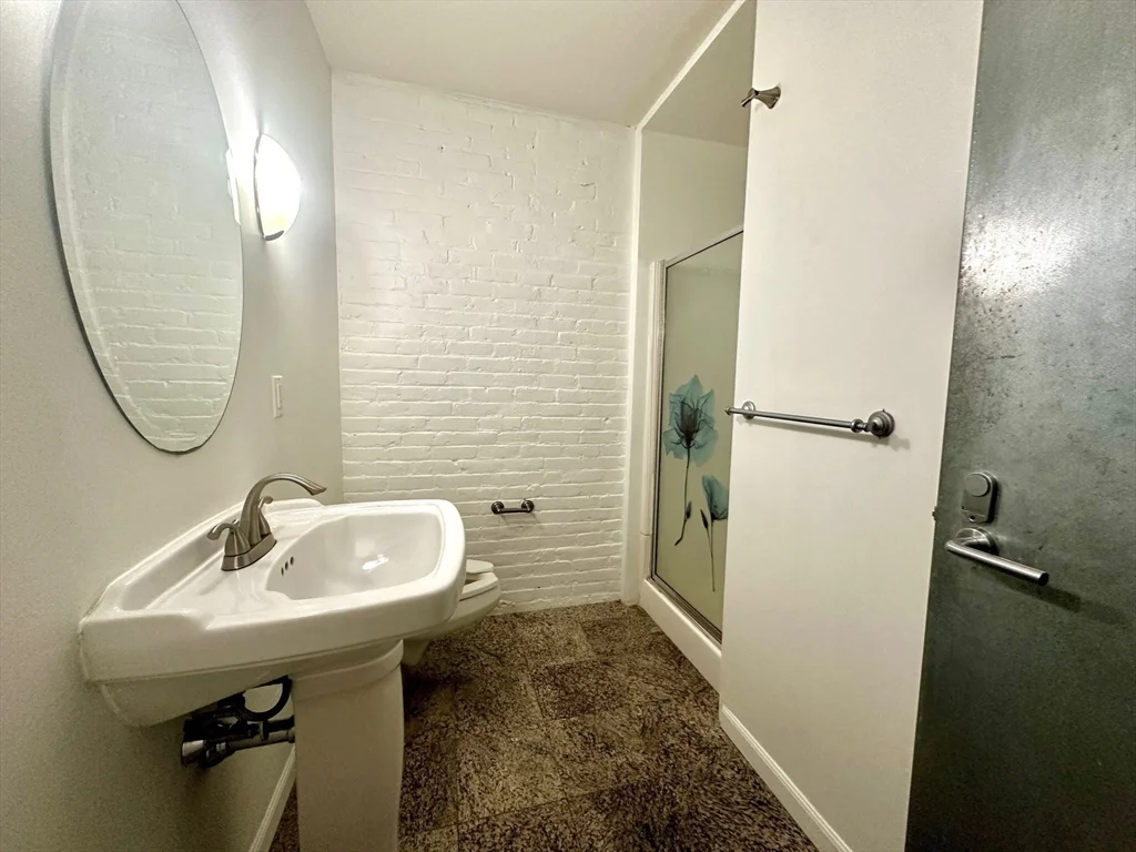 4 bed, 2 bath apartment for rent at 121 Beach St Unit 105, Leather District — photo 14 of 16
