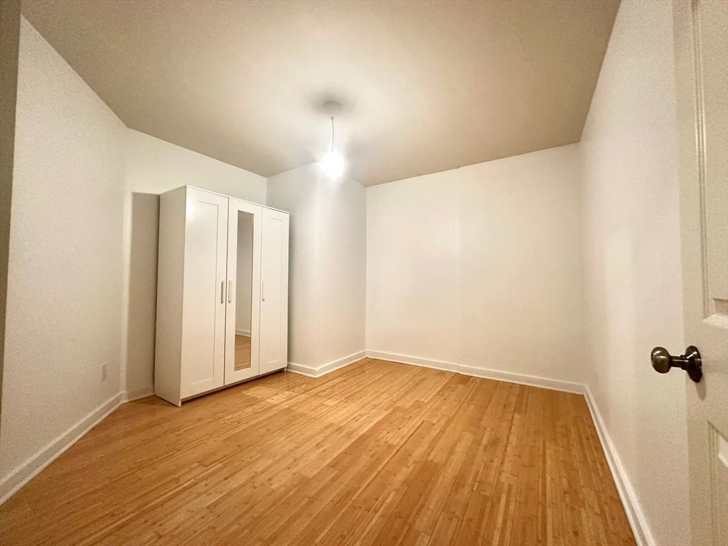 4 bed, 2 bath apartment for rent at 121 Beach St Unit 105, Leather District — photo 7 of 16
