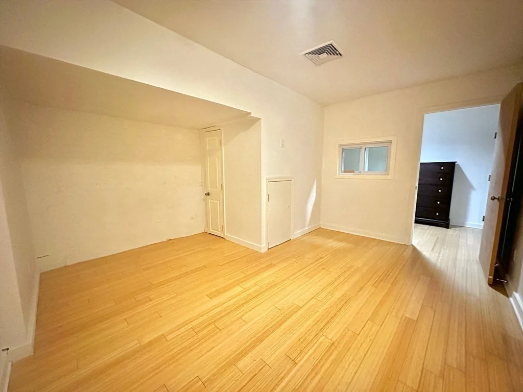 4 bed, 2 bath apartment for rent at 121 Beach St Unit 105, Leather District — photo 8 of 16