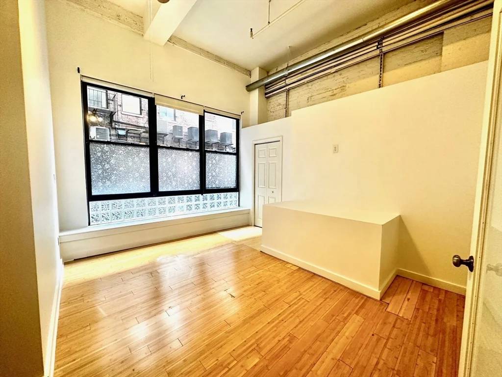 4 bed, 2 bath apartment for rent at 121 Beach St Unit 105, Leather District — photo 6 of 16