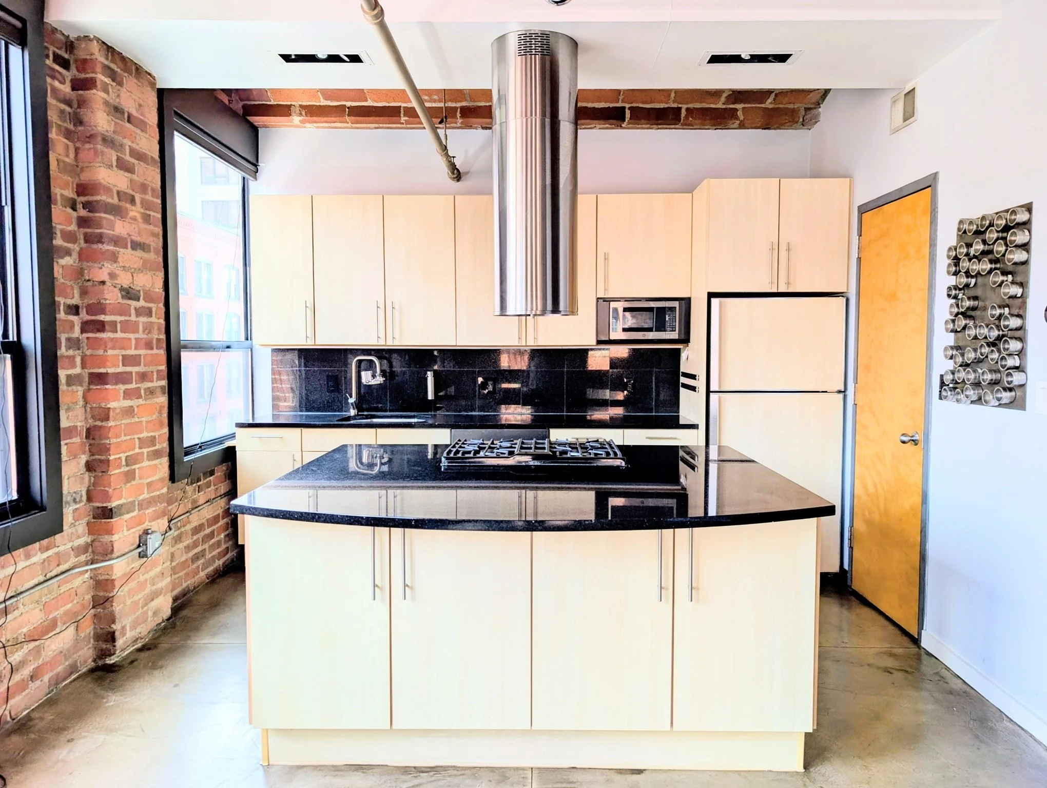 2 bed, 2 bath apartment for rent at 121 Beach St Unit 501, Boston Downtown — photo 2 of 21