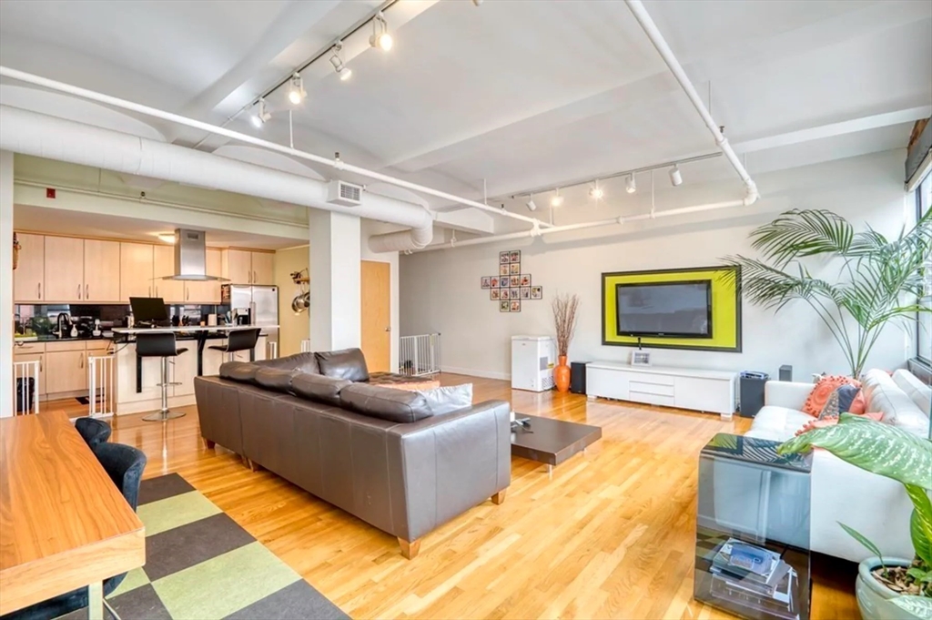 2 bed, 2 bath apartment for rent at 121 Beach St Unit 602, Leather District — photo 3 of 27