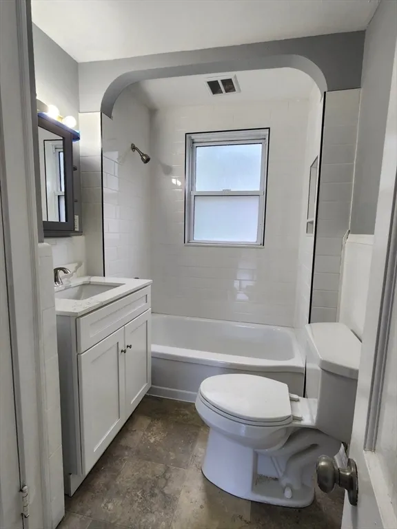3 bed, 1 bath apartment for rent at 121 Boston Unit 2, Glenwood — photo 4 of 13