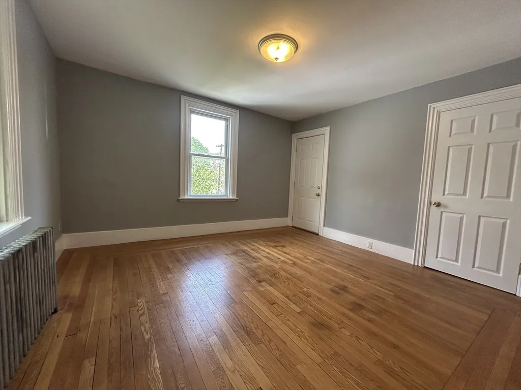 3 bed, 1 bath apartment for rent at 121 Boston Unit 2, Glenwood — photo 7 of 13